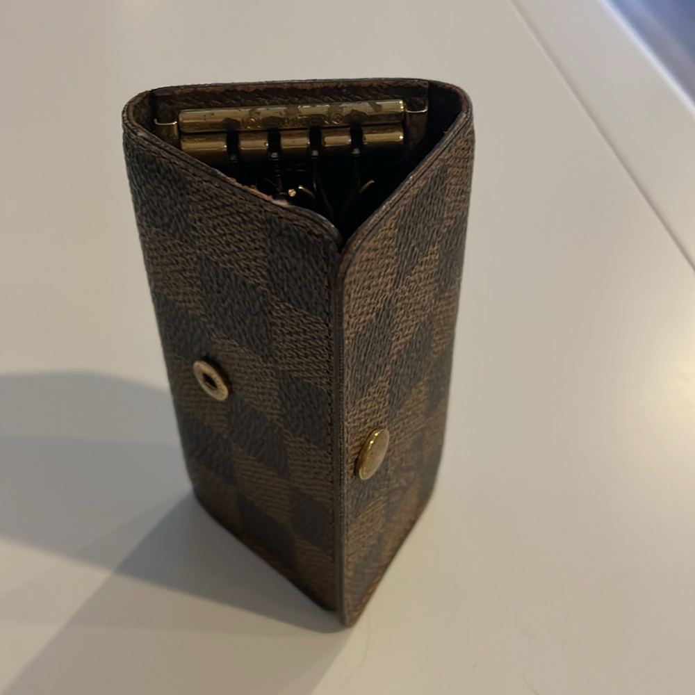 LOUIS VUITTON Damier Ebene Key Holder - Picture 9 of 13